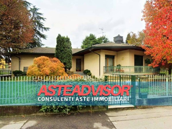 casa indipendente in vendita ad Agrate Brianza in zona Omate