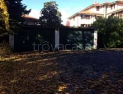casa indipendente in vendita ad Agrate Brianza in zona Omate