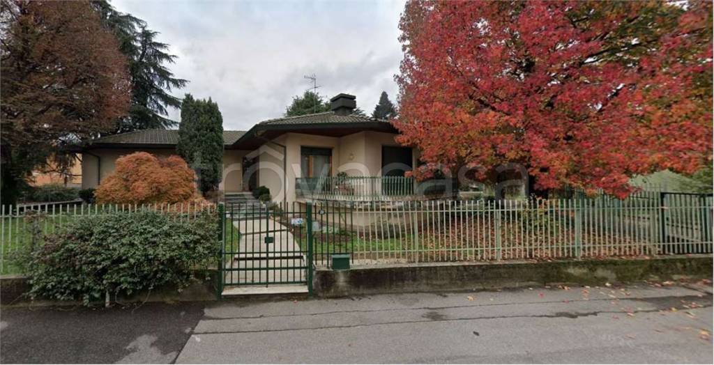 casa indipendente in vendita ad Agrate Brianza in zona Omate