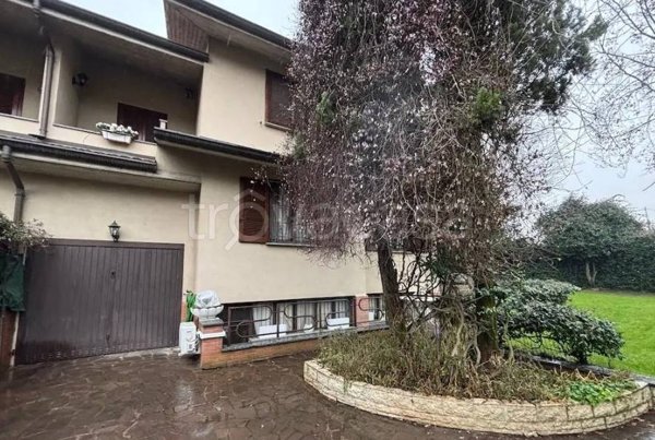 casa indipendente in vendita ad Agrate Brianza