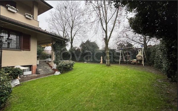 casa indipendente in vendita ad Agrate Brianza