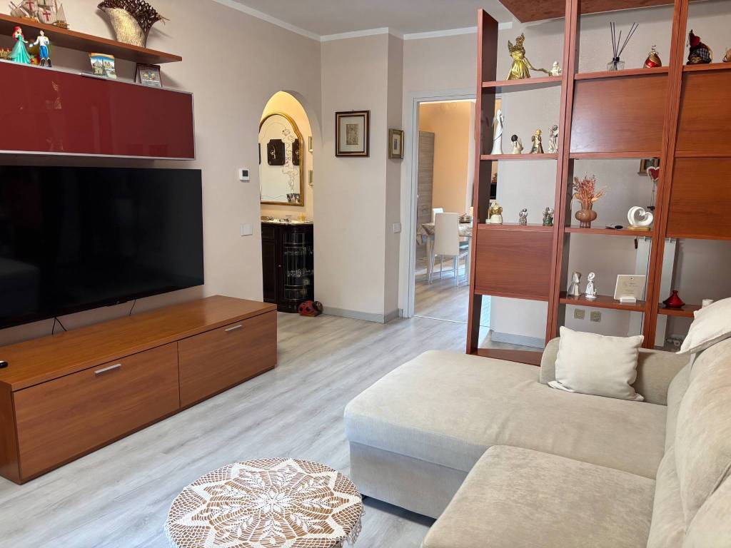 appartamento in vendita ad Agrate Brianza in zona Omate