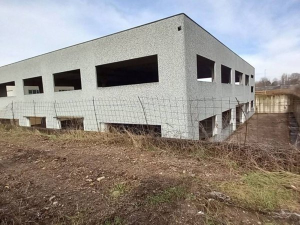 capannone in vendita ad Agrate Brianza in zona Omate