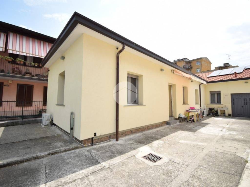casa indipendente in vendita ad Agrate Brianza