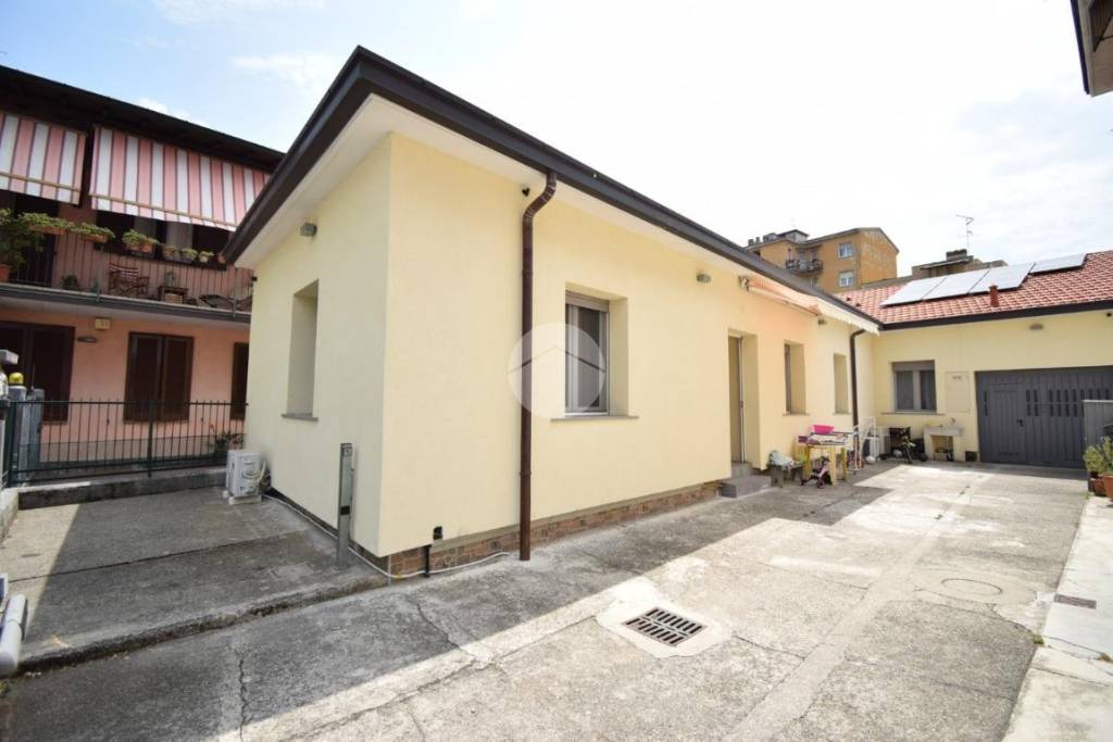 casa indipendente in vendita ad Agrate Brianza