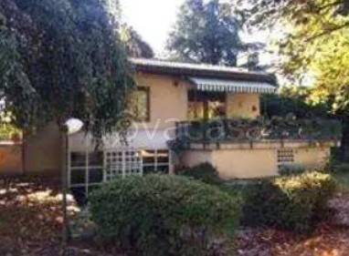 casa indipendente in vendita ad Agrate Brianza in zona Omate