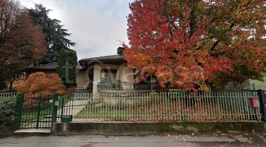 villa in vendita ad Agrate Brianza in zona Omate