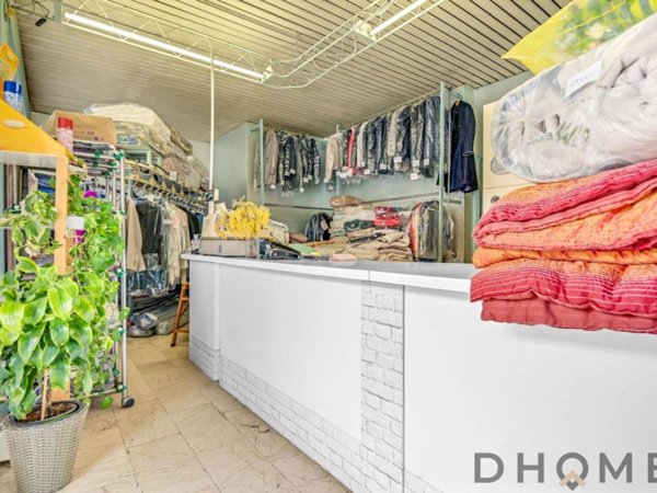 locale commerciale in vendita ad Agrate Brianza