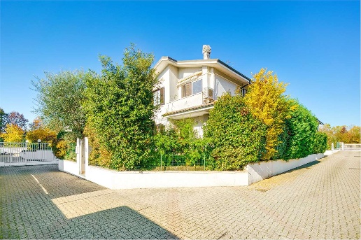 casa indipendente in vendita ad Agrate Brianza in zona Omate