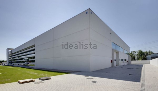 ufficio in vendita ad Agrate Brianza in zona Omate