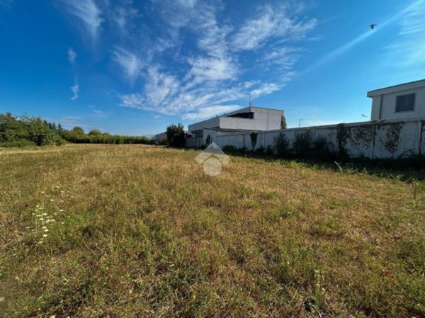 terreno agricolo in vendita ad Agrate Brianza in zona Omate