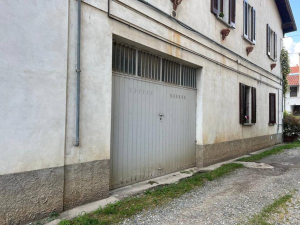locale commerciale in vendita ad Agrate Brianza in zona Omate