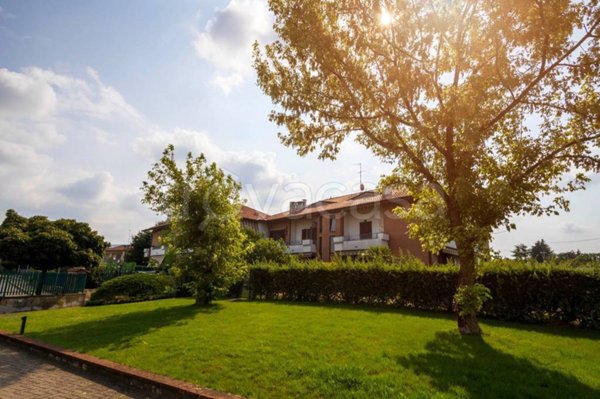 appartamento in vendita ad Agrate Brianza in zona Omate