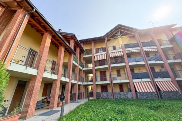 appartamento in vendita ad Agrate Brianza in zona Omate