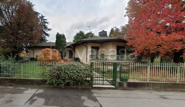villa in vendita ad Agrate Brianza in zona Omate