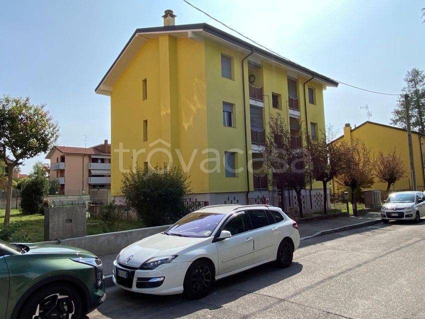 appartamento in vendita ad Agrate Brianza in zona Omate