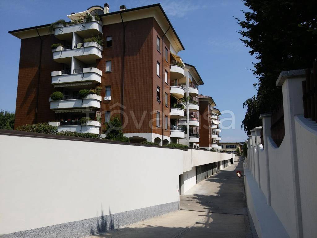 box auto in vendita ad Agrate Brianza in zona Omate