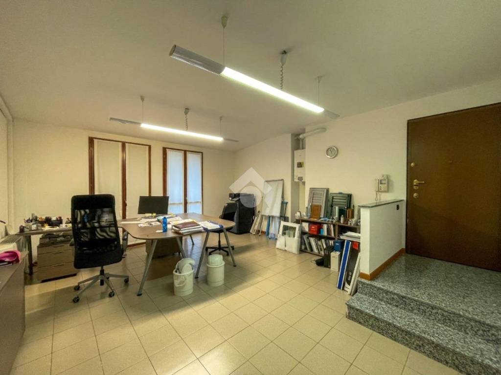 appartamento in vendita ad Agrate Brianza in zona Omate
