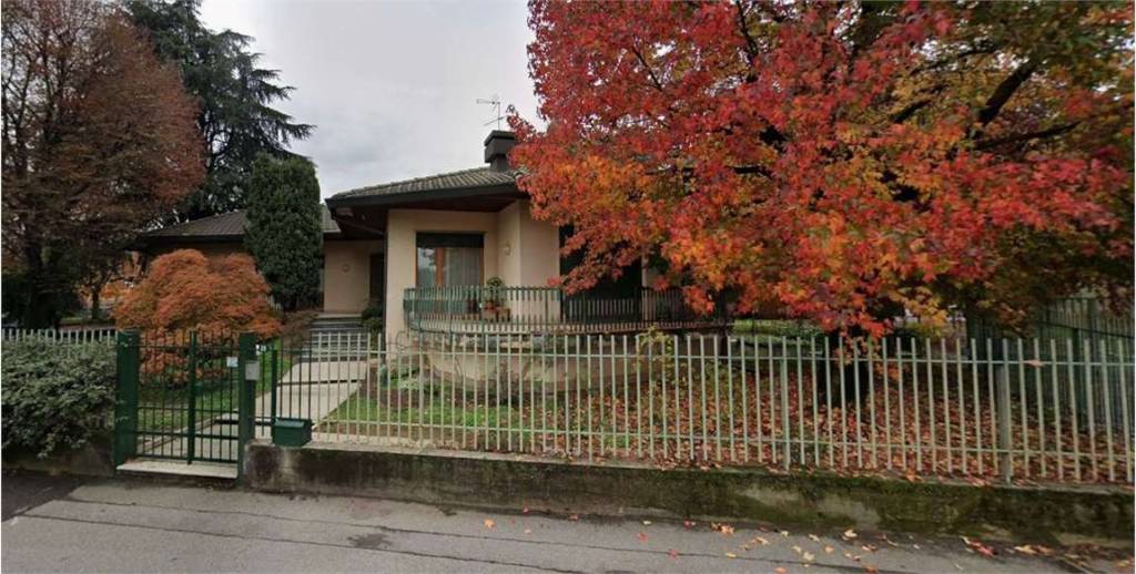 casa indipendente in vendita ad Agrate Brianza in zona Omate