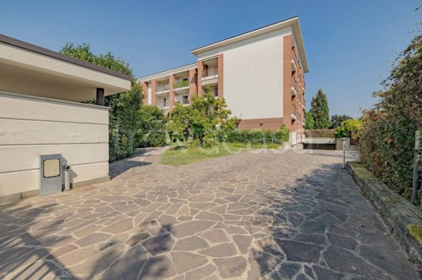 appartamento in vendita ad Agrate Brianza in zona Omate