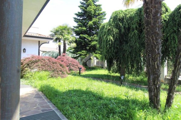 casa indipendente in vendita ad Aicurzio