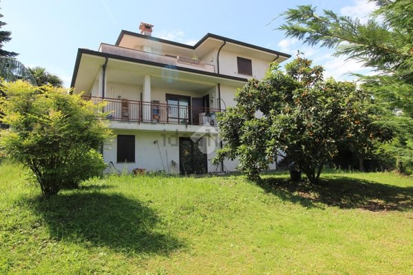 casa indipendente in vendita ad Aicurzio