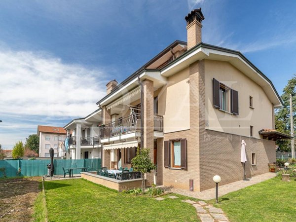 casa indipendente in vendita ad Aicurzio