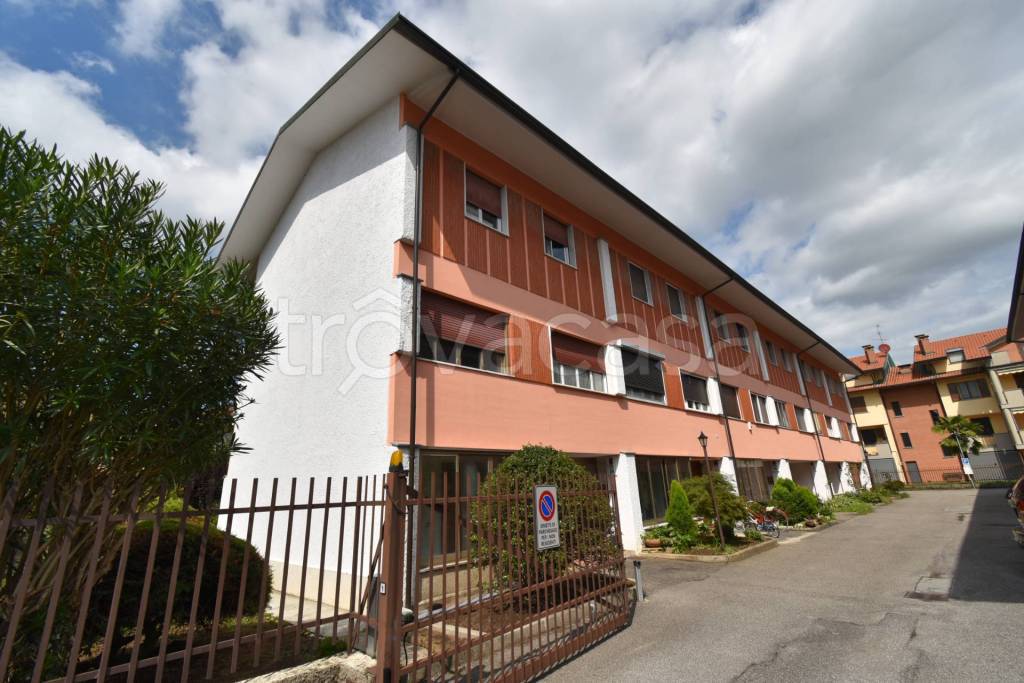 casa indipendente in vendita ad Aicurzio