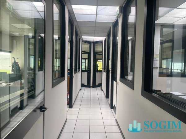 capannone in vendita ad Aicurzio