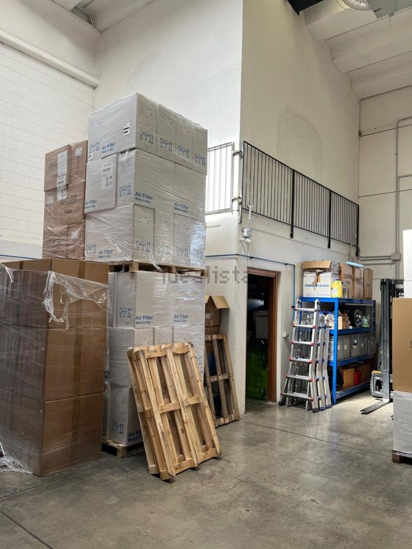 capannone in vendita ad Aicurzio