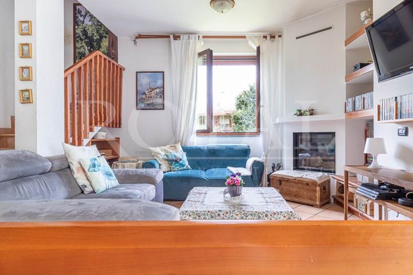 casa indipendente in vendita ad Aicurzio