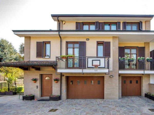 casa indipendente in vendita ad Aicurzio