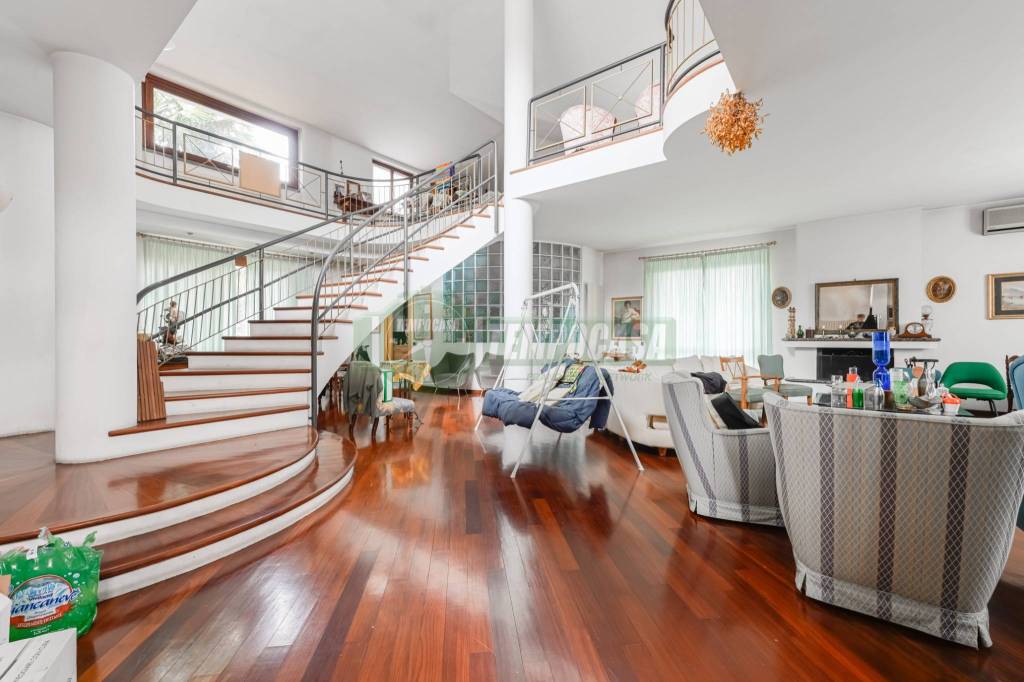 casa indipendente in vendita ad Aicurzio