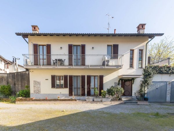 casa indipendente in vendita ad Aicurzio