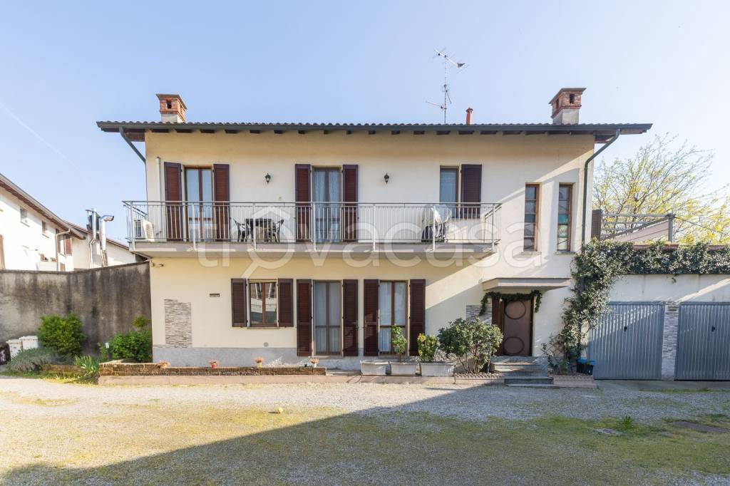 casa indipendente in vendita ad Aicurzio