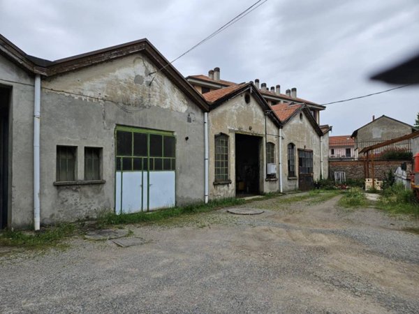 locale commerciale in vendita ad Albiate