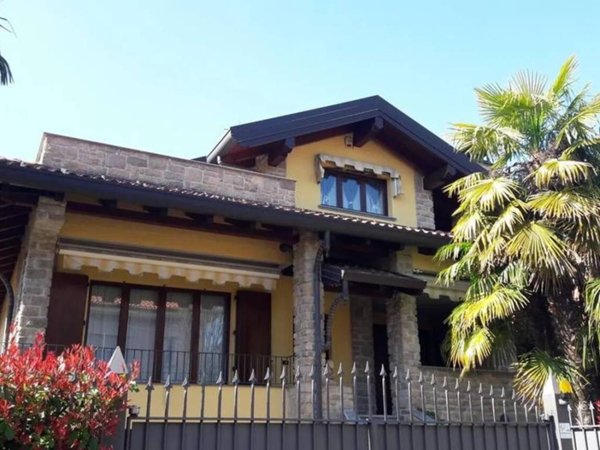 casa indipendente in vendita ad Albiate