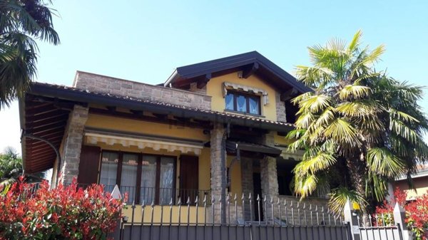 casa indipendente in vendita ad Albiate