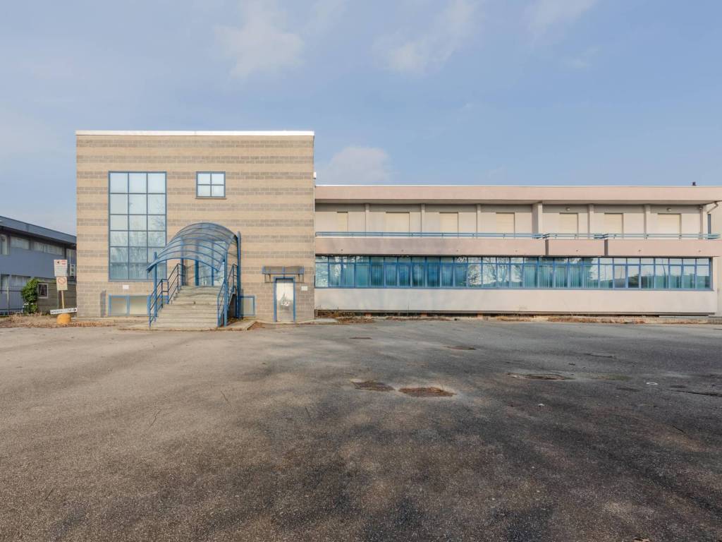 locale commerciale in vendita ad Albiate