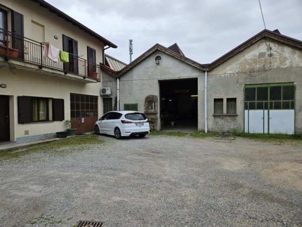 capannone in vendita ad Albiate