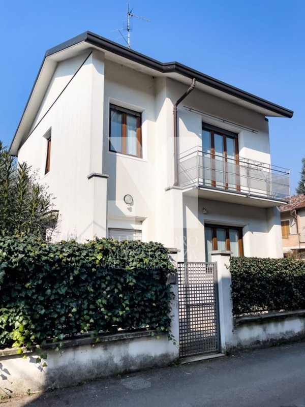 casa indipendente in vendita ad Albiate