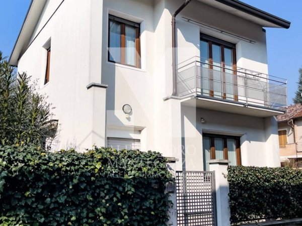 casa indipendente in vendita ad Albiate