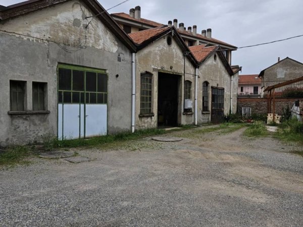 locale commerciale in vendita ad Albiate