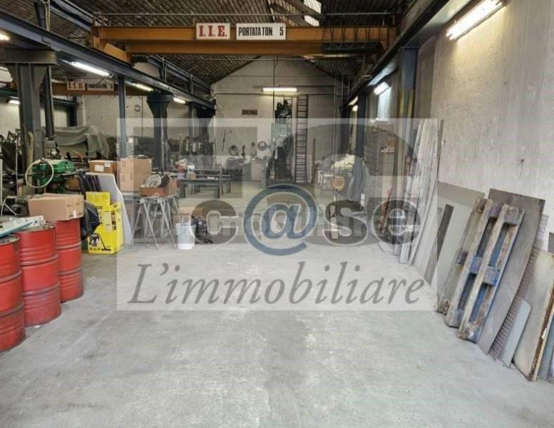 locale commerciale in vendita ad Albiate