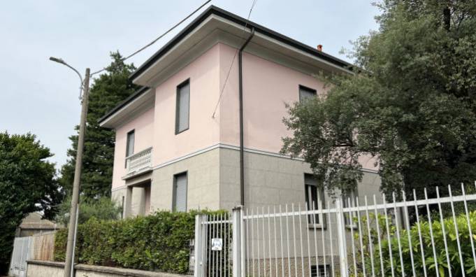 casa indipendente in vendita ad Albiate