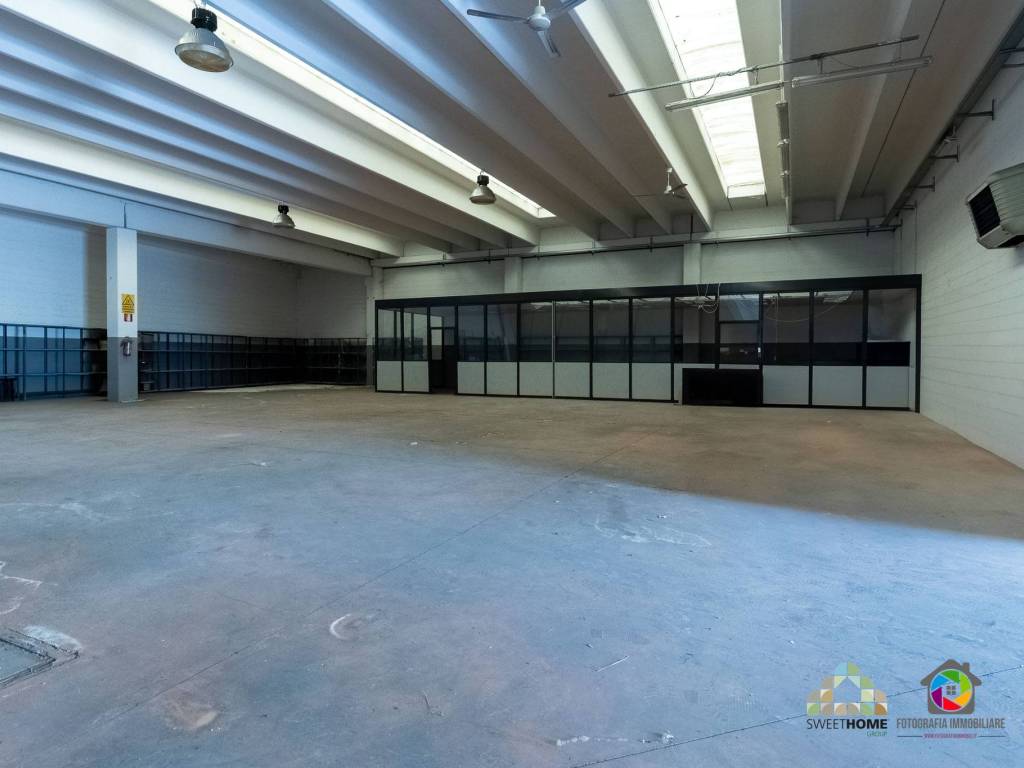 locale commerciale in vendita ad Albiate