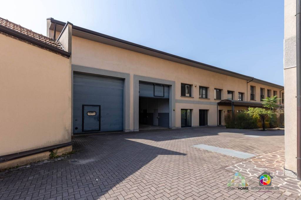 locale commerciale in vendita ad Albiate