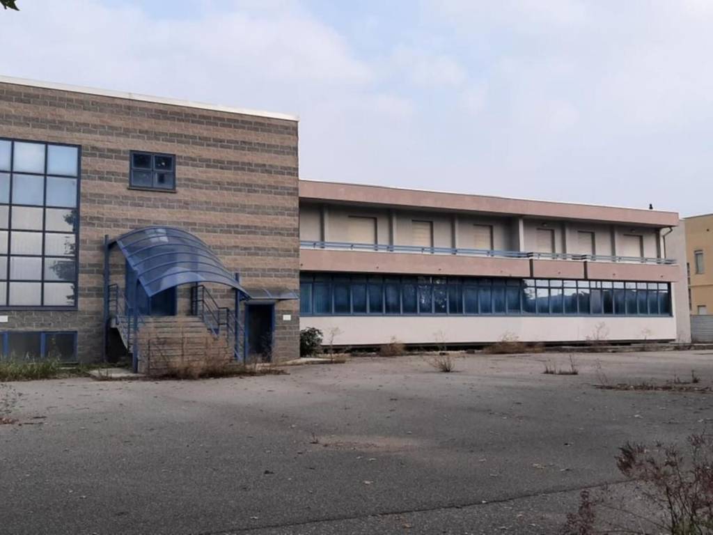 locale commerciale in vendita ad Albiate