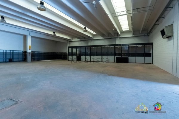 capannone in vendita ad Albiate