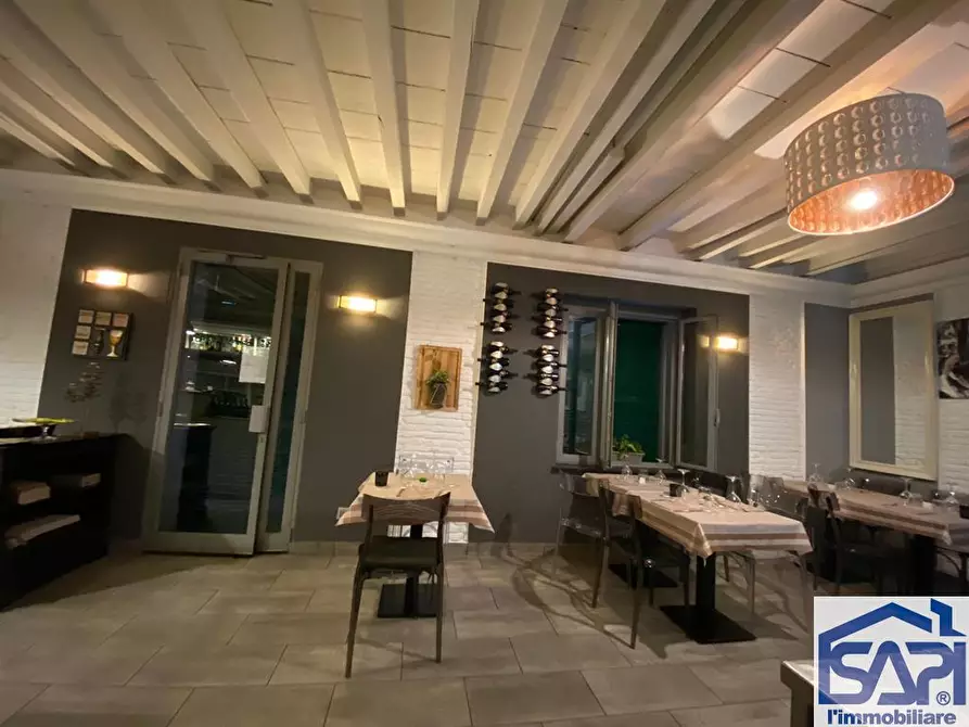 negozio in vendita ad Albiate